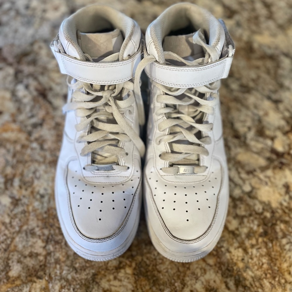 Men’s Nike Air Force Mid sneakers